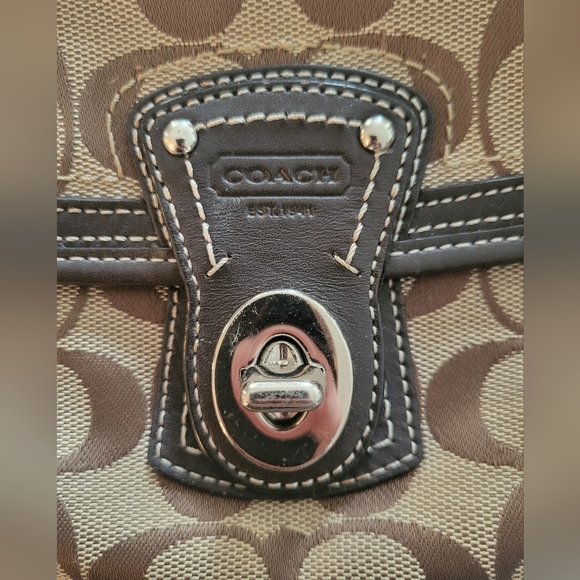 Coach Wristlet - Picture 4 of 6